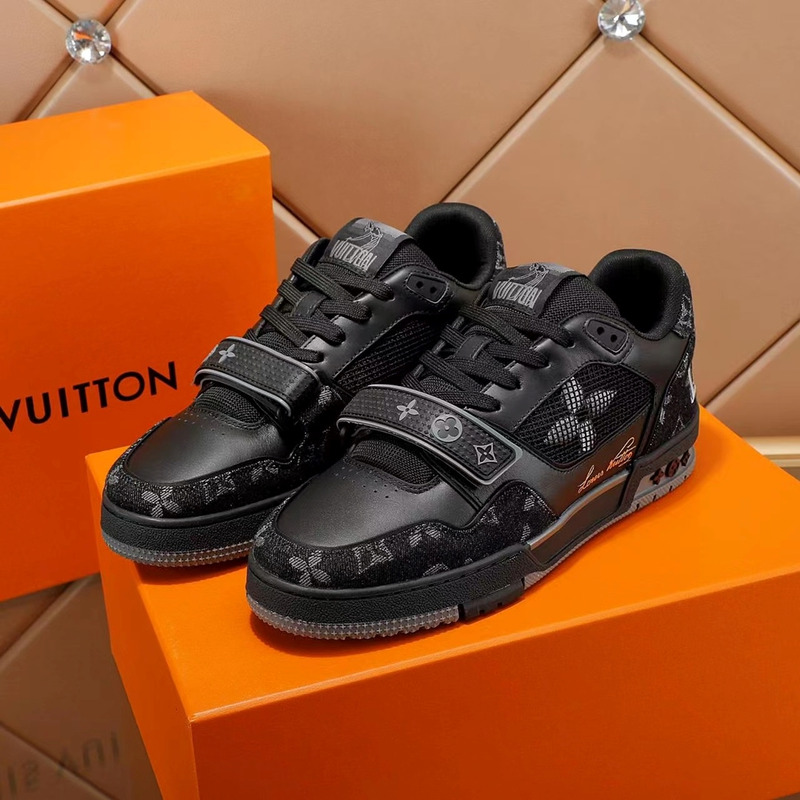 l**is V*t*n tranier  sneaker all black