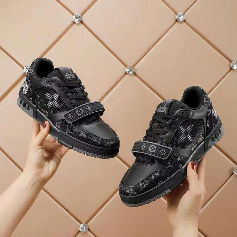 l**is V*t*n tranier  sneaker all black