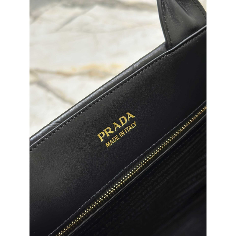 Pra*a large leather handbag with topstitching black