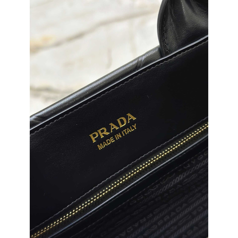 Pra*a medium leather handbag with topstitching black