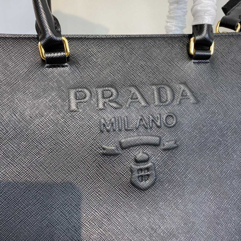 Pra*a medium saffiano leather handbag black