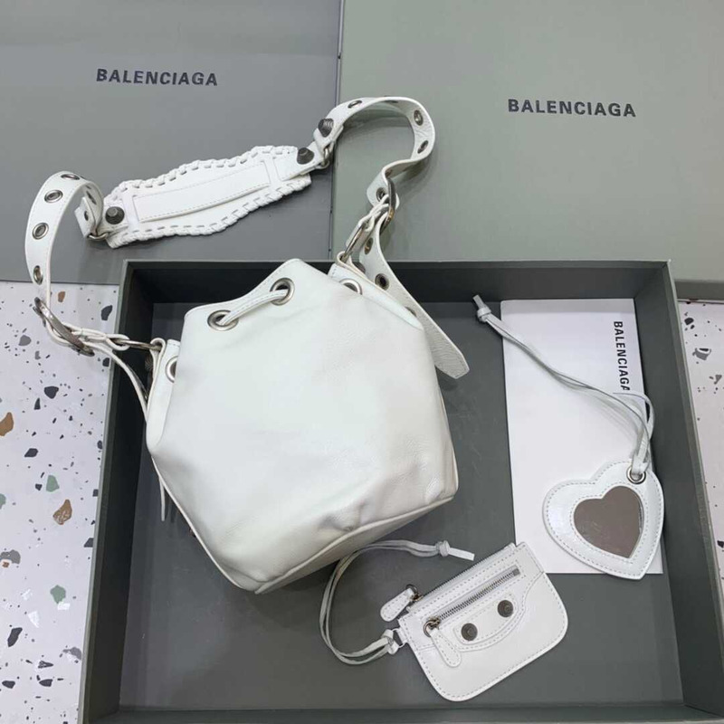 Ba*len*cia*ga le cagole xs bucket bag white