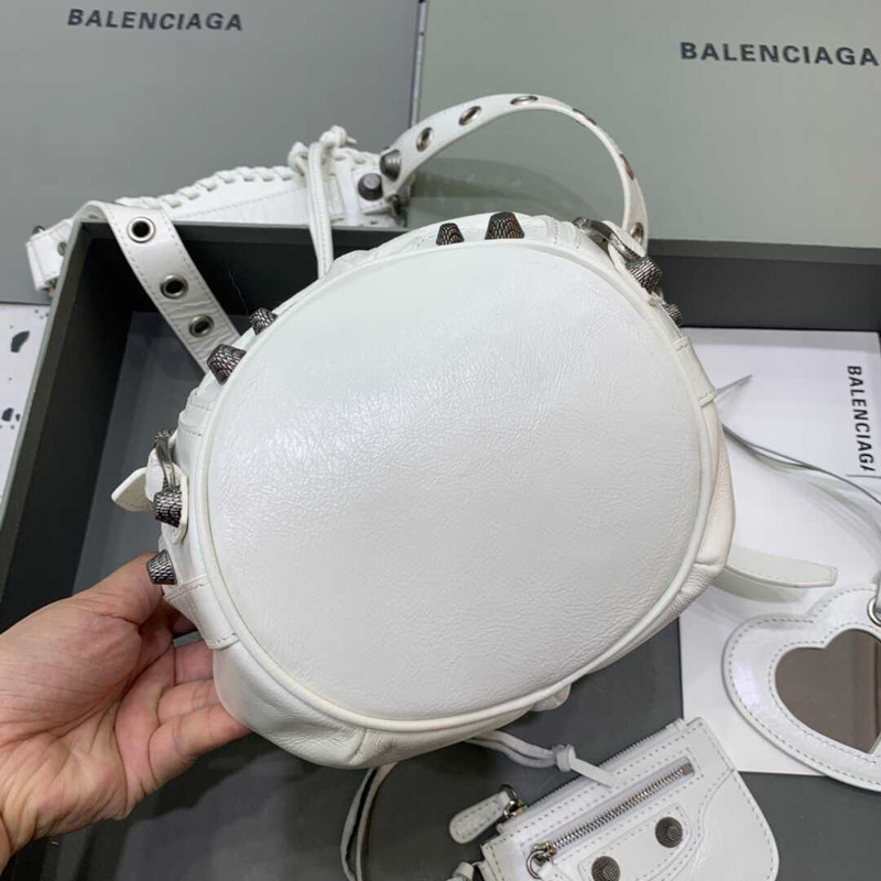 Ba*len*cia*ga le cagole xs bucket bag white