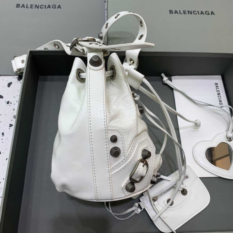 Ba*len*cia*ga le cagole xs bucket bag white