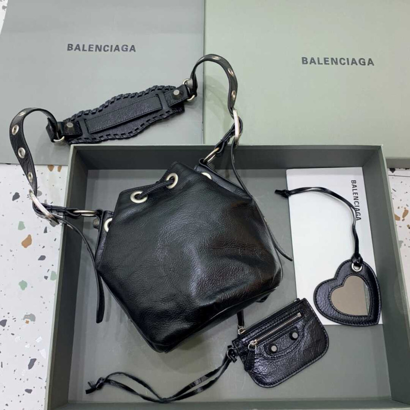 Ba*len*cia*ga le cagole xs bucket bag  black