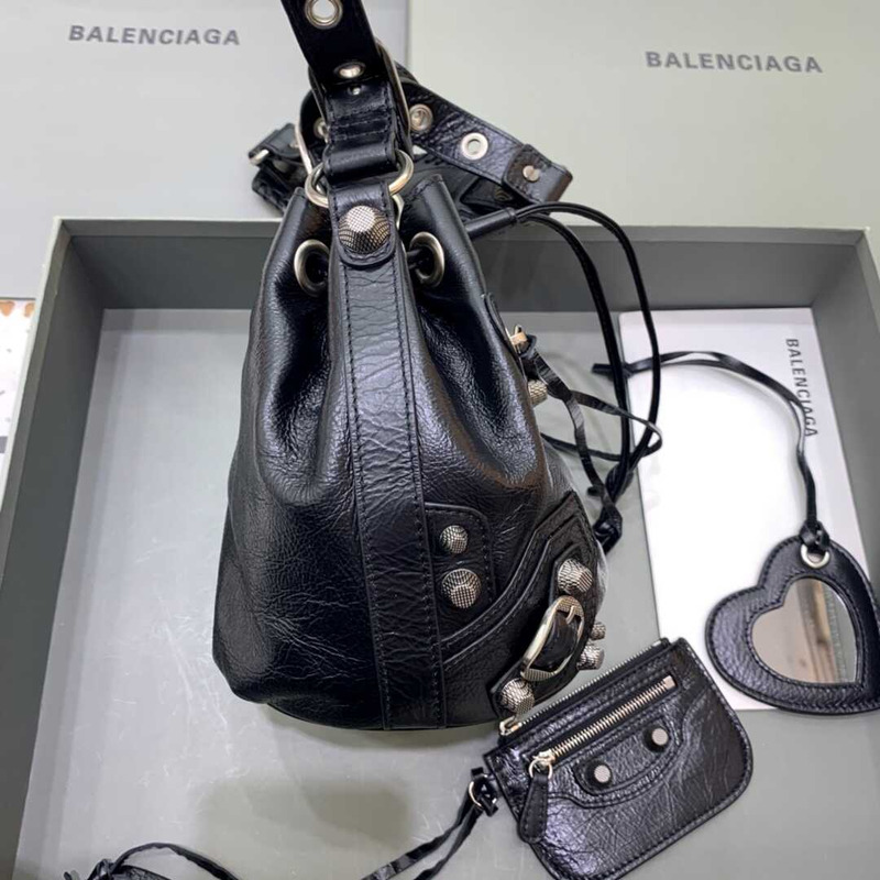 Ba*len*cia*ga le cagole xs bucket bag  black