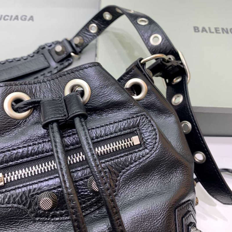 Ba*len*cia*ga le cagole xs bucket bag  black