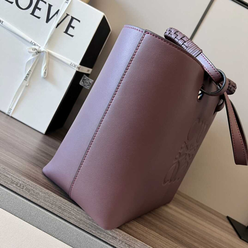 Loewe Small Anagram Tote In Classic Calfskin Purple