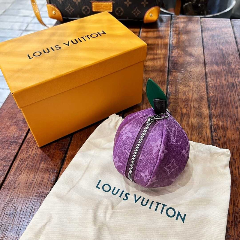 l**is V*t*n orange pouch purple