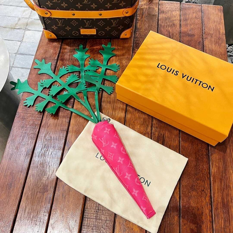 l**is V*t*n carrot bag pink