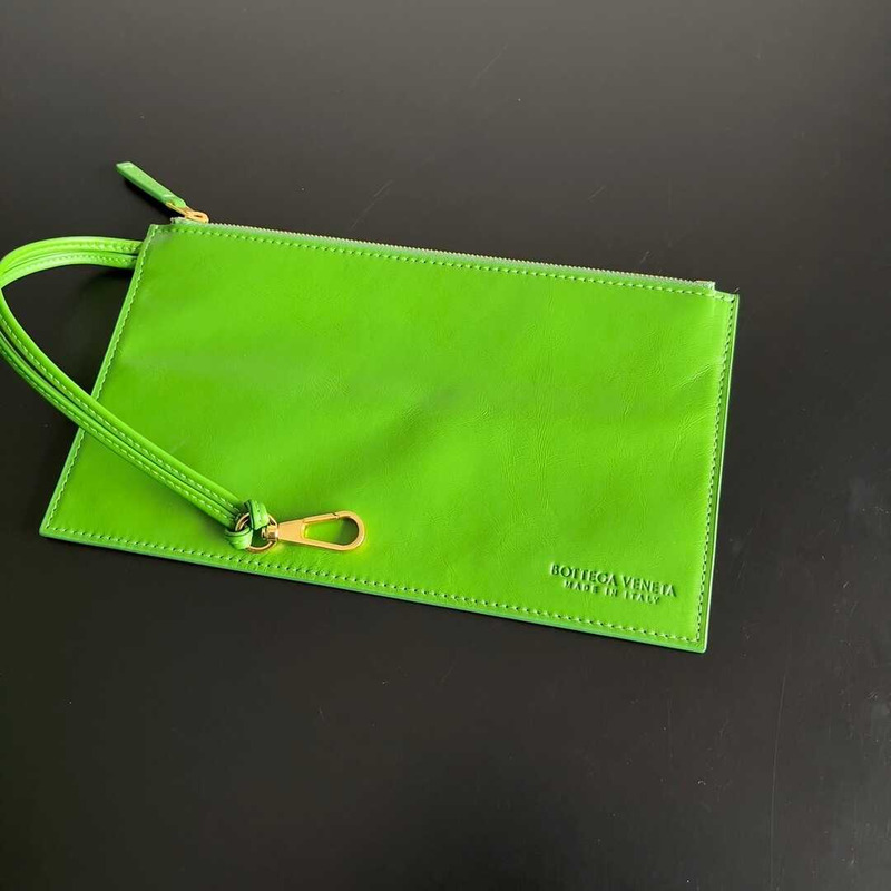 Bo*te*ga ve*ne*ta small arco tote green