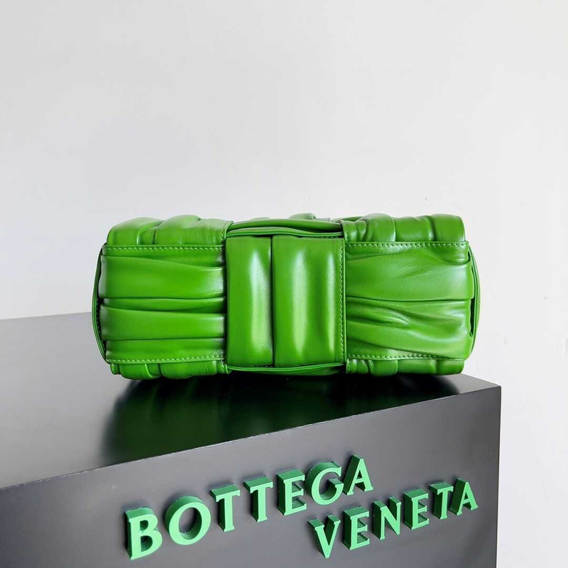 Bo*te*ga ve*ne*ta mini arco tote green