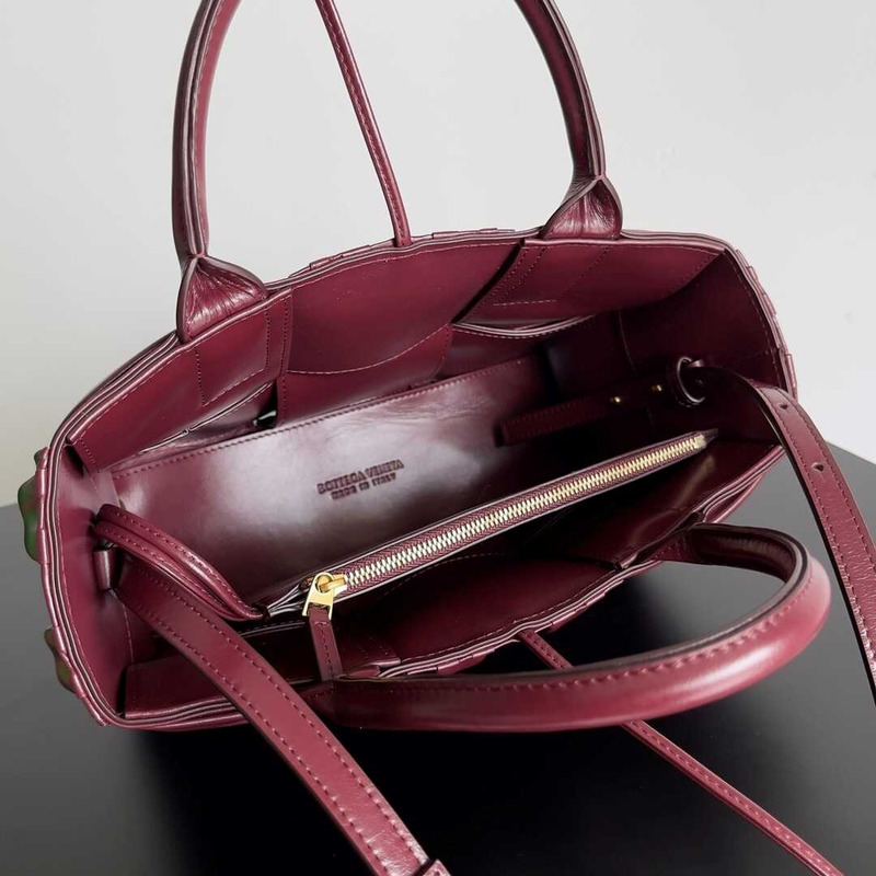 Bo*te*ga ve*ne*ta mini arco tote burgundy red