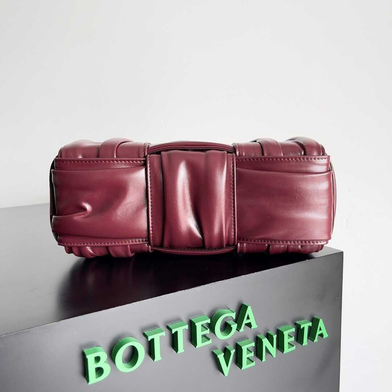 Bo*te*ga ve*ne*ta mini arco tote burgundy red