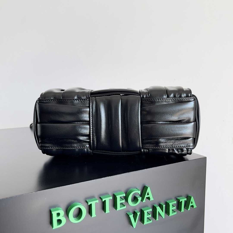 Bo*te*ga ve*ne*ta mini arco tote black