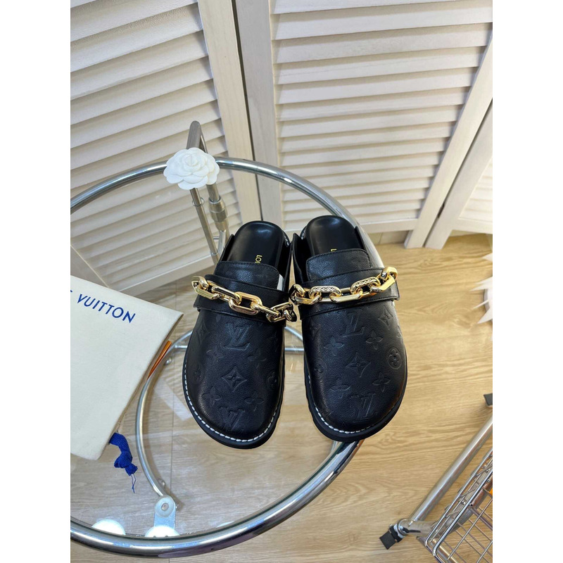 l**is V*t*n fireplace chain in black loafers