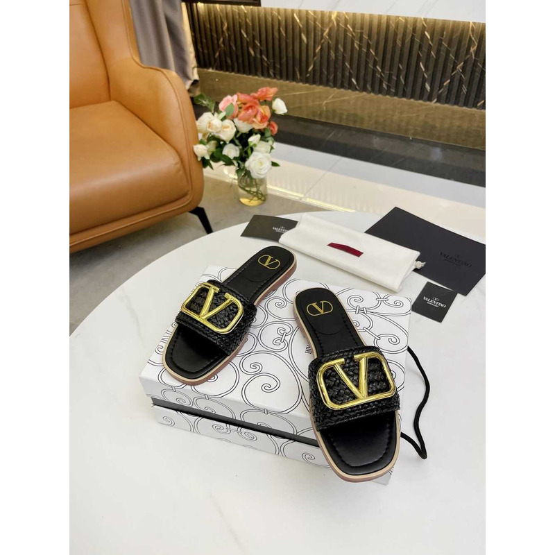 Valentino Garavani VLogo Signature Black