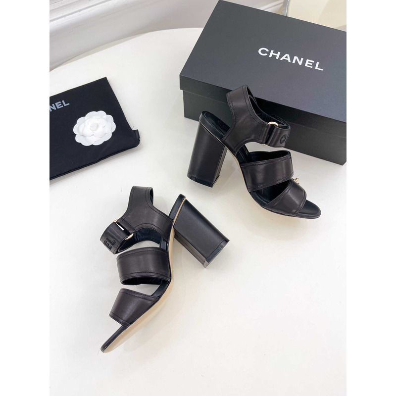 Ch*el logo turnlock black sandals