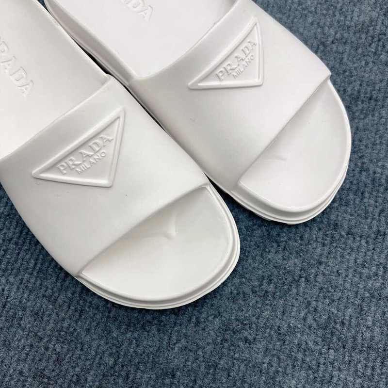 Pra*a rubber slides white