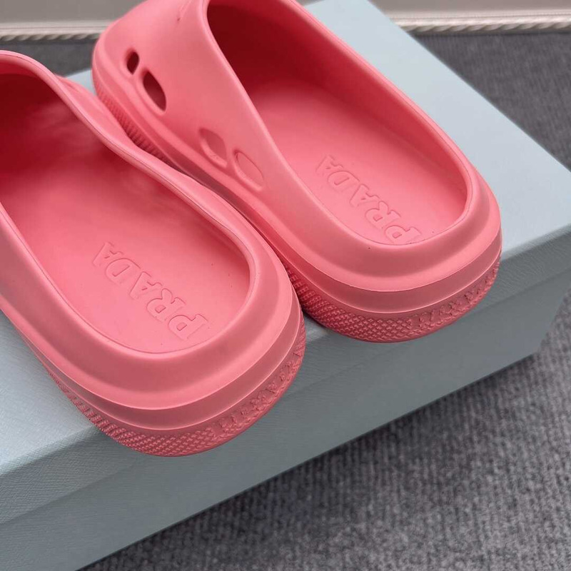 Pra*a foam rubber mules pink