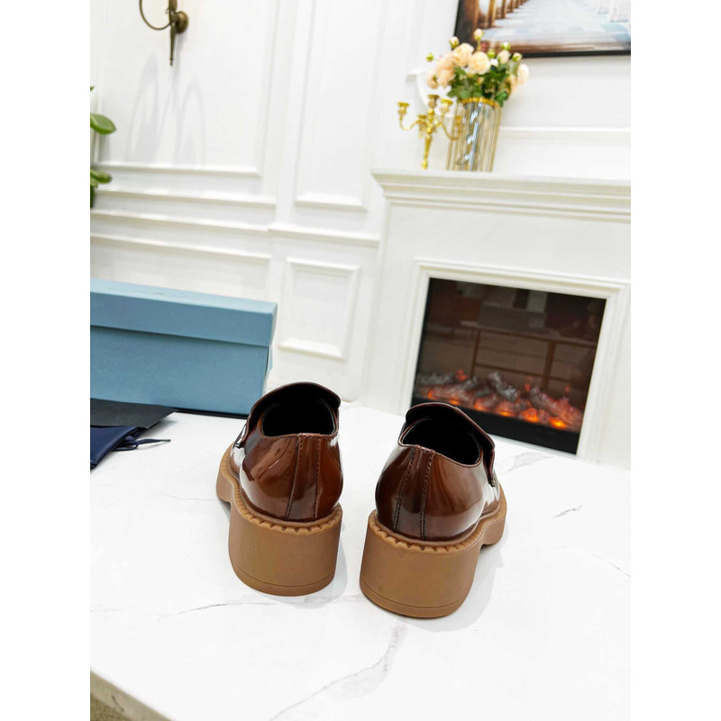 Pra*a leather flats camel