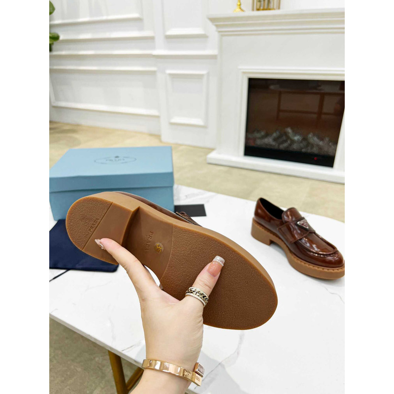 Pra*a leather flats camel