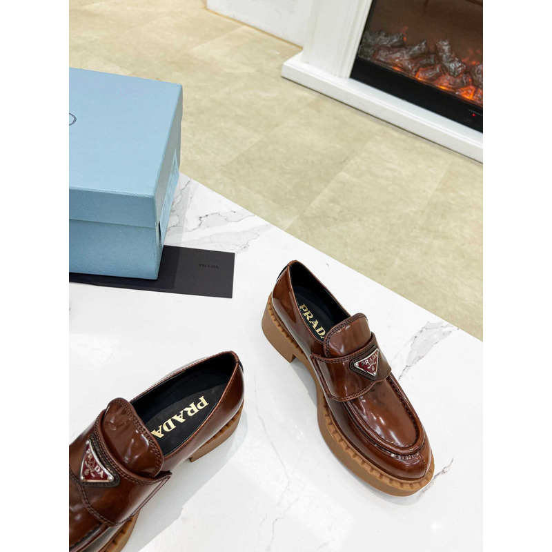 Pra*a leather flats camel