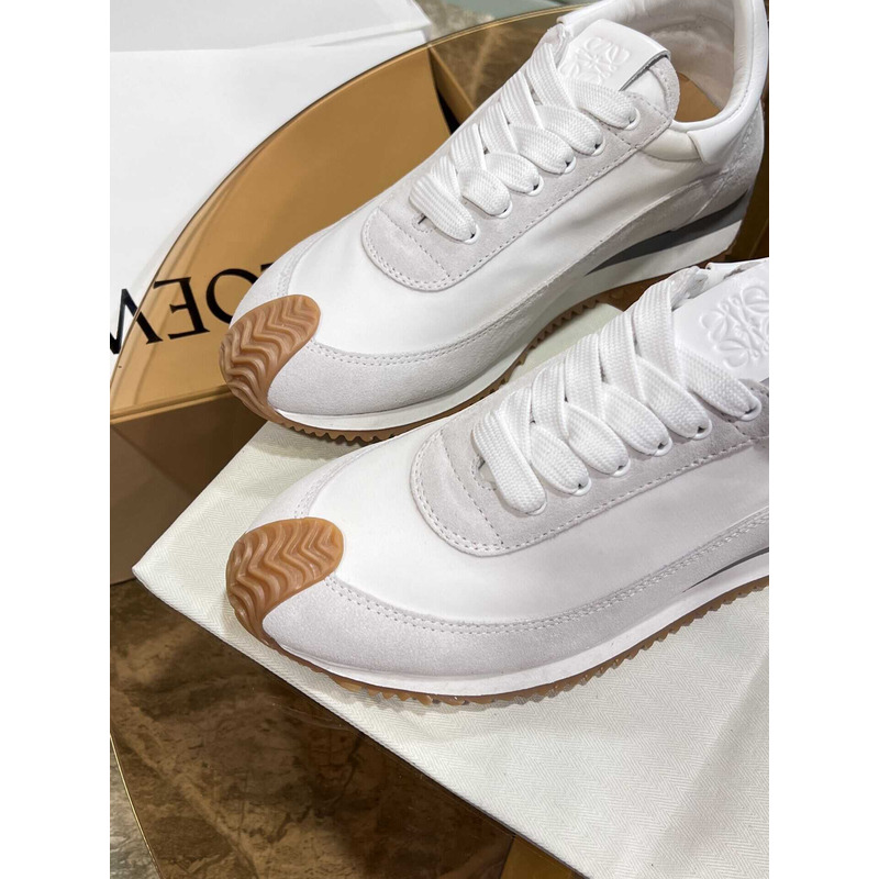 Loewe Sapata Flow Runner White Sneakers