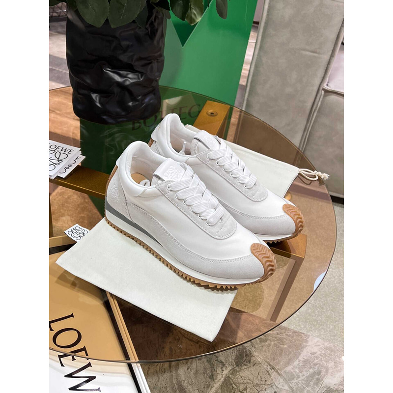 Loewe Sapata Flow Runner White Sneakers