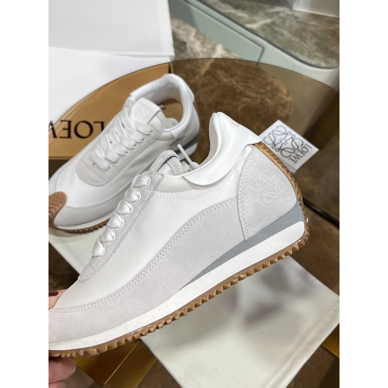 Loewe Sapata Flow Runner White Sneakers