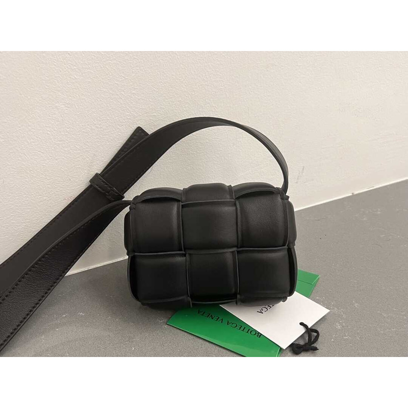 Bo*te*ga ve*ne*ta padded cassette bag