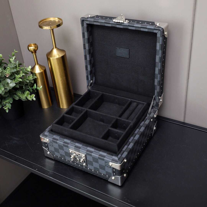 l**is V*t*n coffret tresor jewellery box  monogram