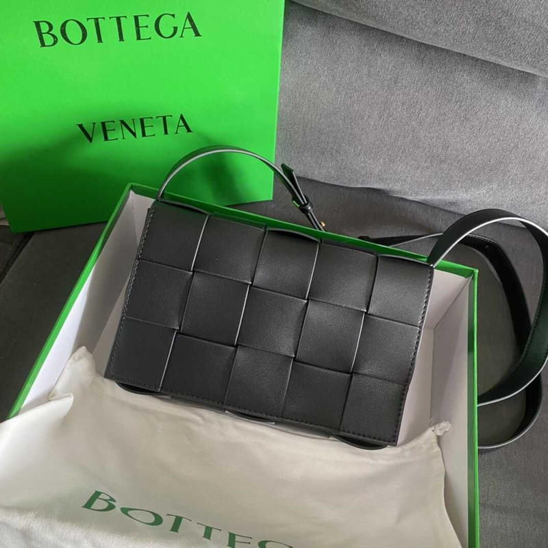 Bo*te*ga ve*ne*ta shoulder bag black