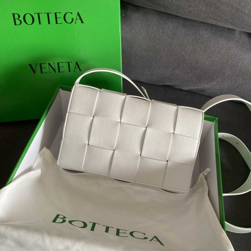 Bo*te*ga ve*ne*ta shoulder bag white