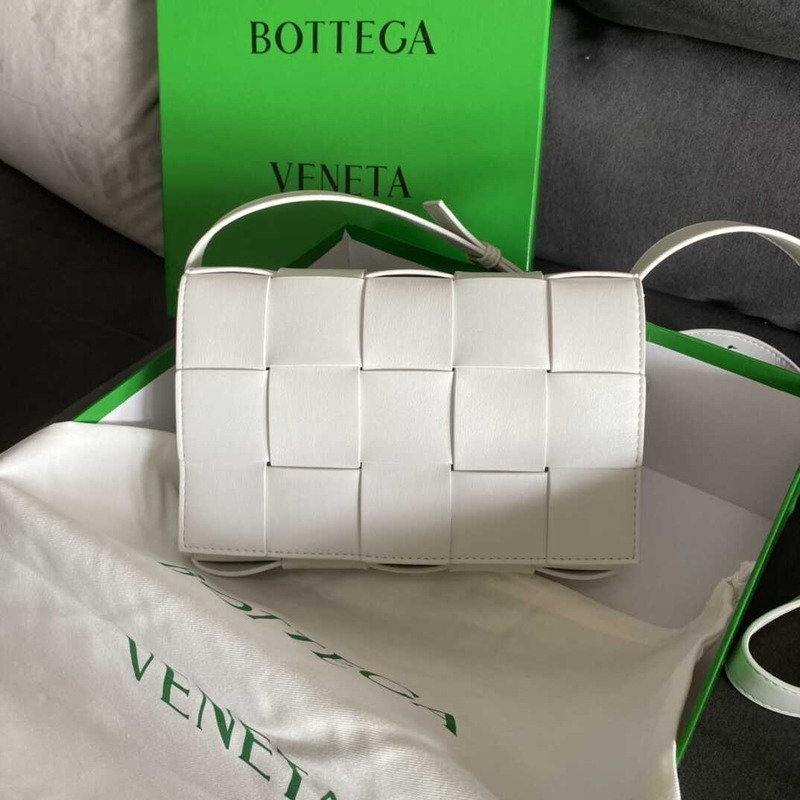 Bo*te*ga ve*ne*ta shoulder bag white