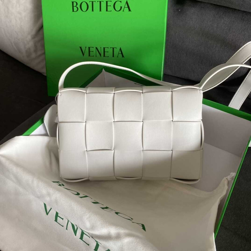 Bo*te*ga ve*ne*ta shoulder bag white