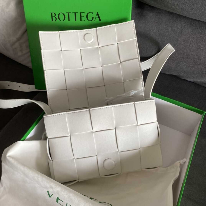 Bo*te*ga ve*ne*ta shoulder bag white