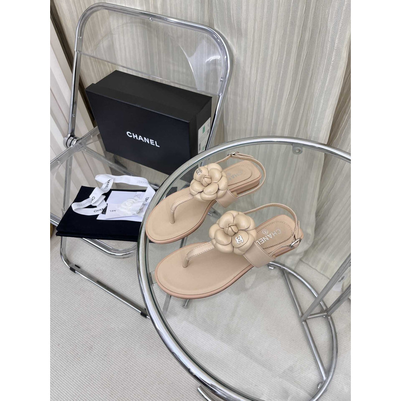 Ch*el beige& cream camellia flower jelly sandals beige