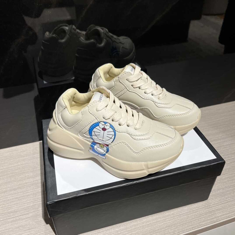 G*u*i x doraemon kids  sneakers white