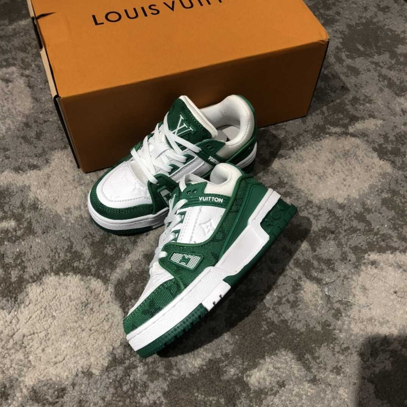 l**is V*t*n kids trainer line sneakers green&white