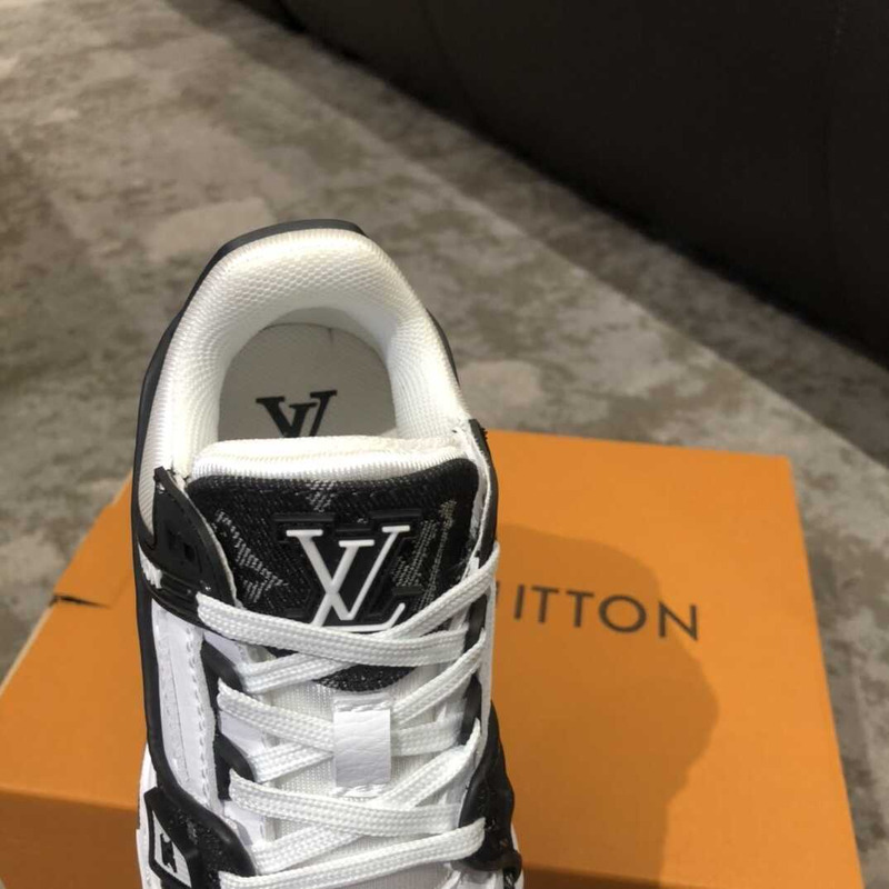 l**is V*t*n kids trainer line sneakers white&black