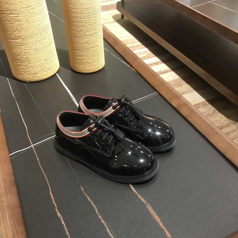 G*u*i kids leather shoes black