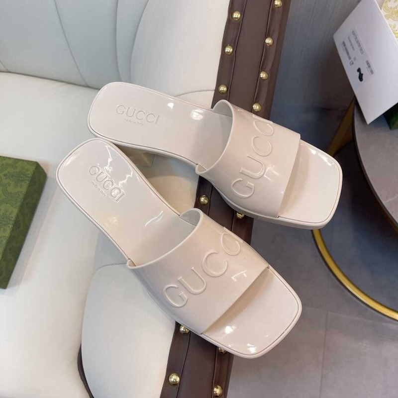 G*u*i logo platform slide sandal white