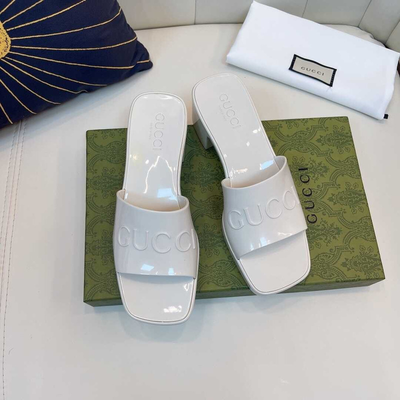 G*u*i logo platform slide sandal white