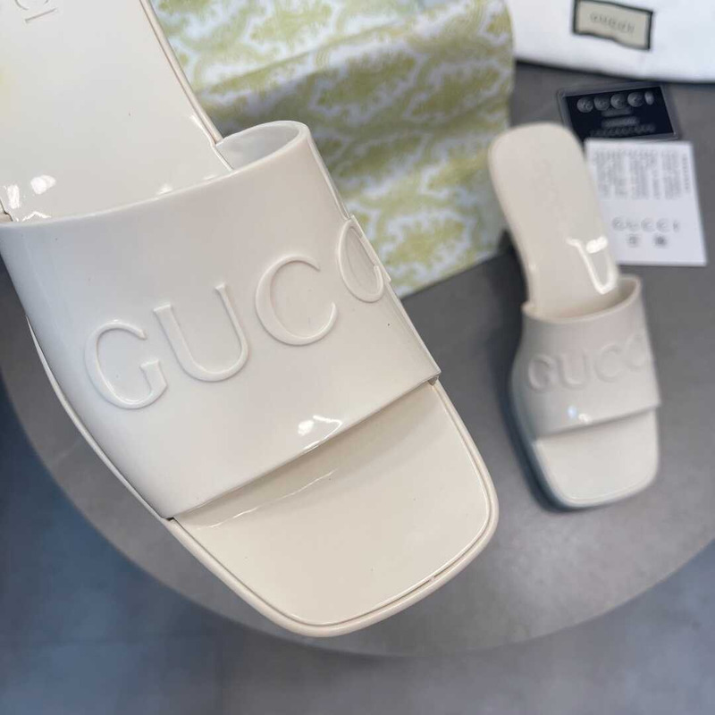 G*u*i logo platform slide sandal white