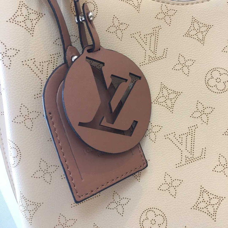 l**is V*t*n carmel mahina leather bag creme