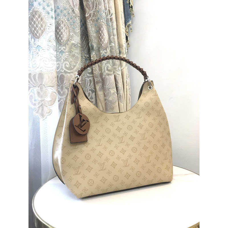 l**is V*t*n carmel mahina leather bag creme