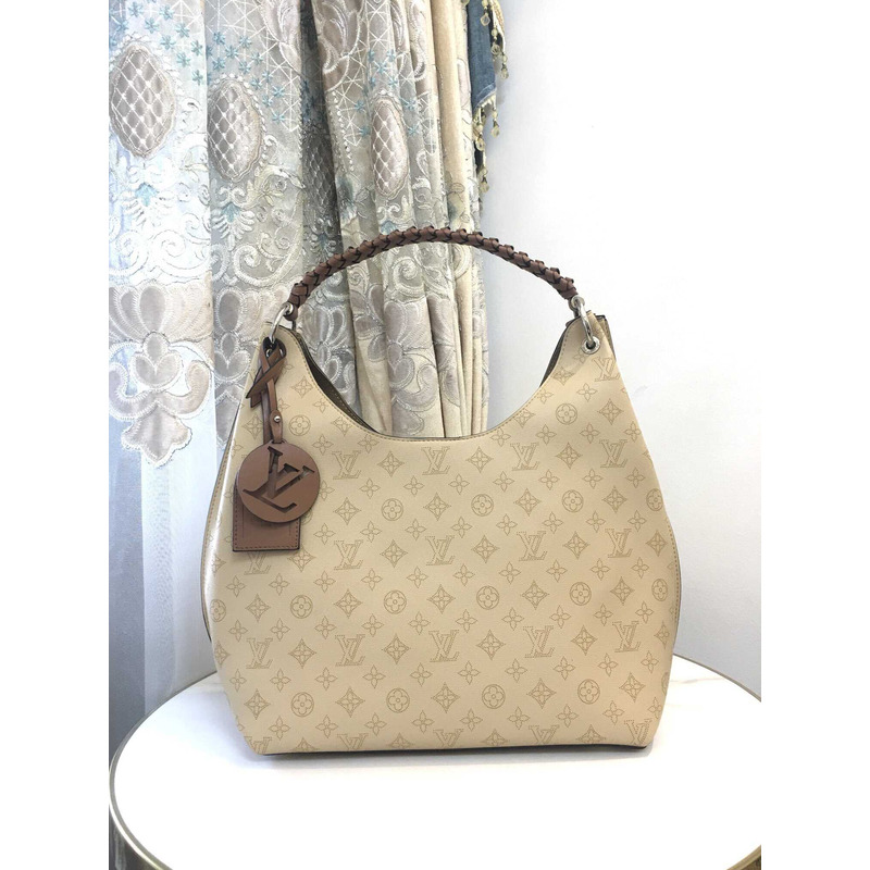 l**is V*t*n carmel mahina leather bag creme