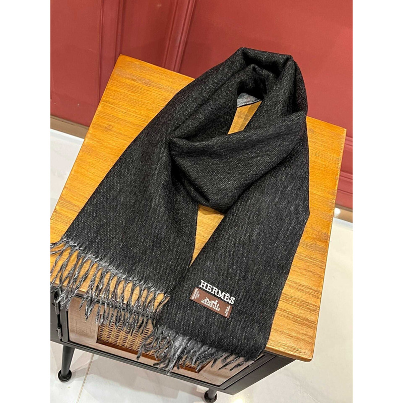 H**mes scarf black