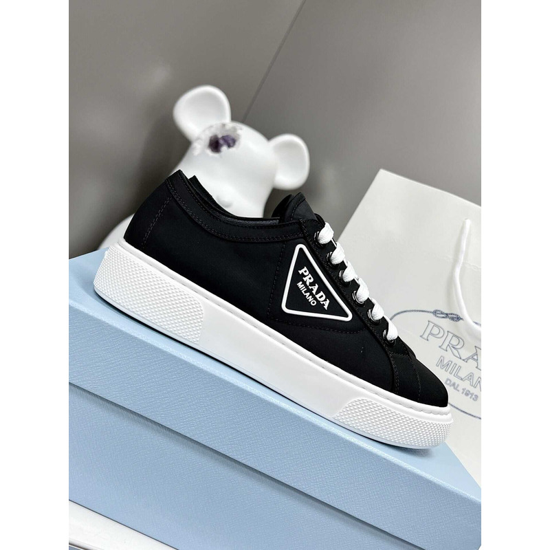 Pra*a logo print low top sneakers black